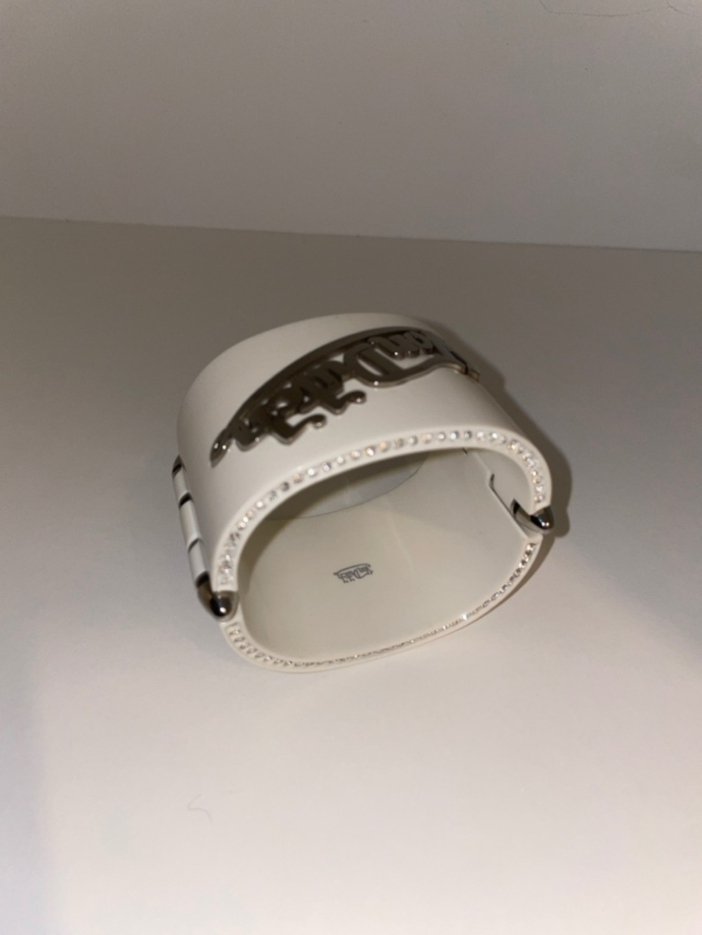 RARE NWOT Von Dutch Cream Cuff Bling Bracelet - Picture 6 of 6